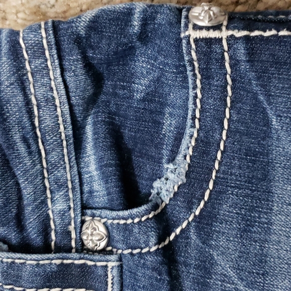 Miss Me Jean Capris - Picture 9 of 11